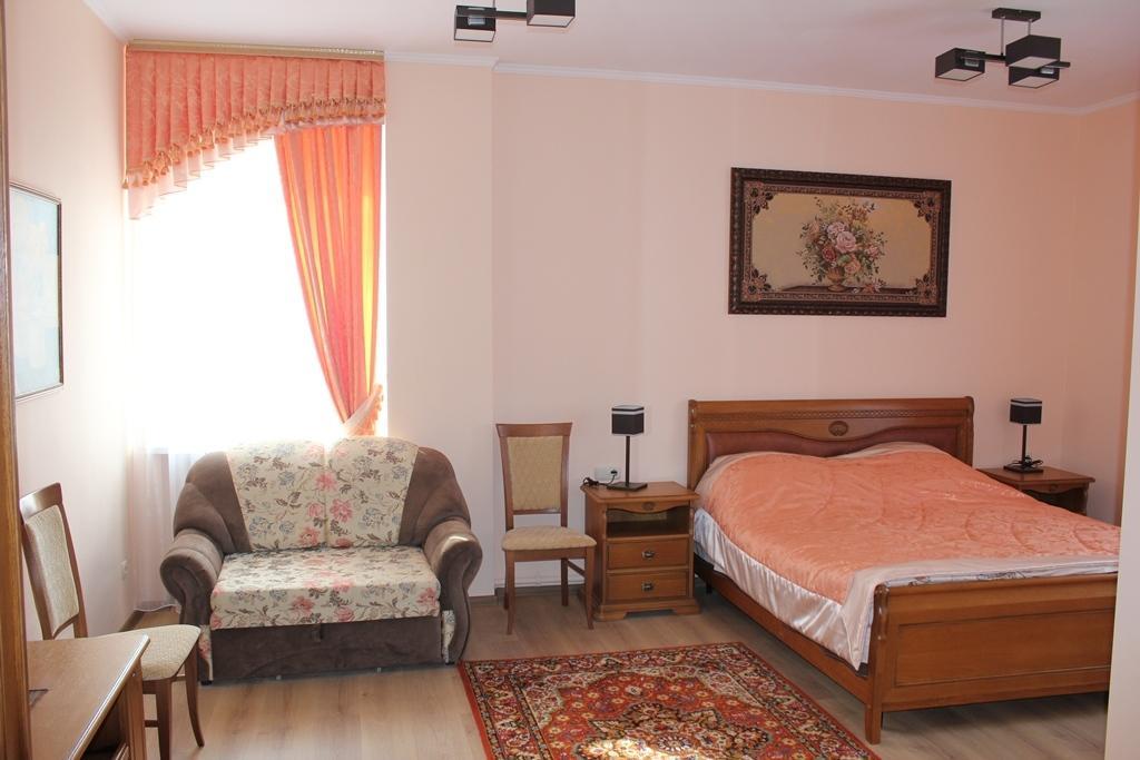 Turli Inn Maladzyechna Exterior photo